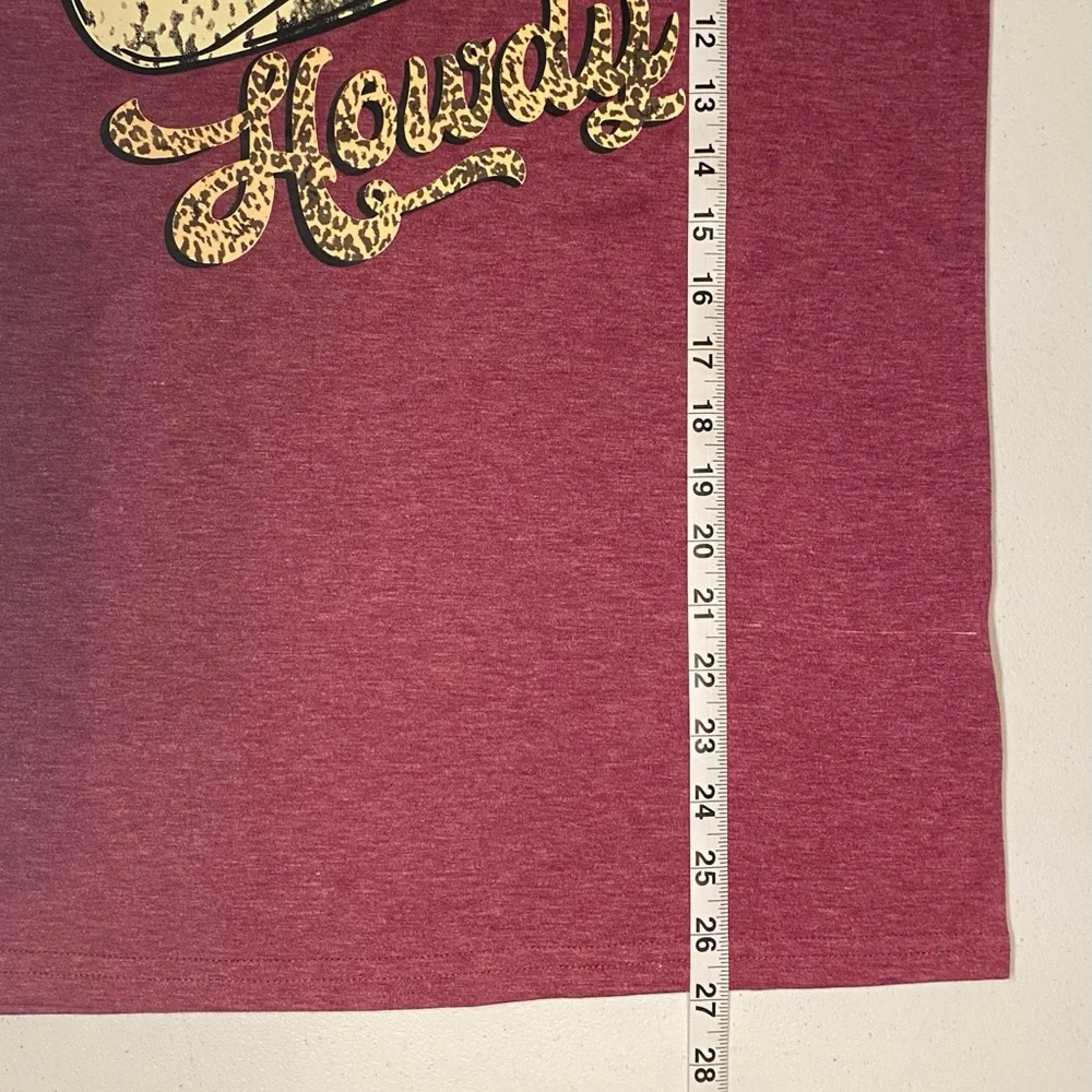 🐴Maroon 'Howdy' Graphic Tee - Picture 7 of 13
